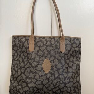 Yves Saint Laurent Tote Bag in Giraffe Print